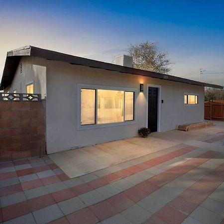 Modern City Ranch 3 Bdrm Family Home Access By Dirt Road Палмдейл Екстериор снимка