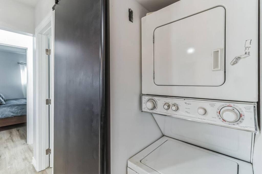 Modern City Ranch 3 Bdrm Family Home Access By Dirt Road Палмдейл Екстериор снимка