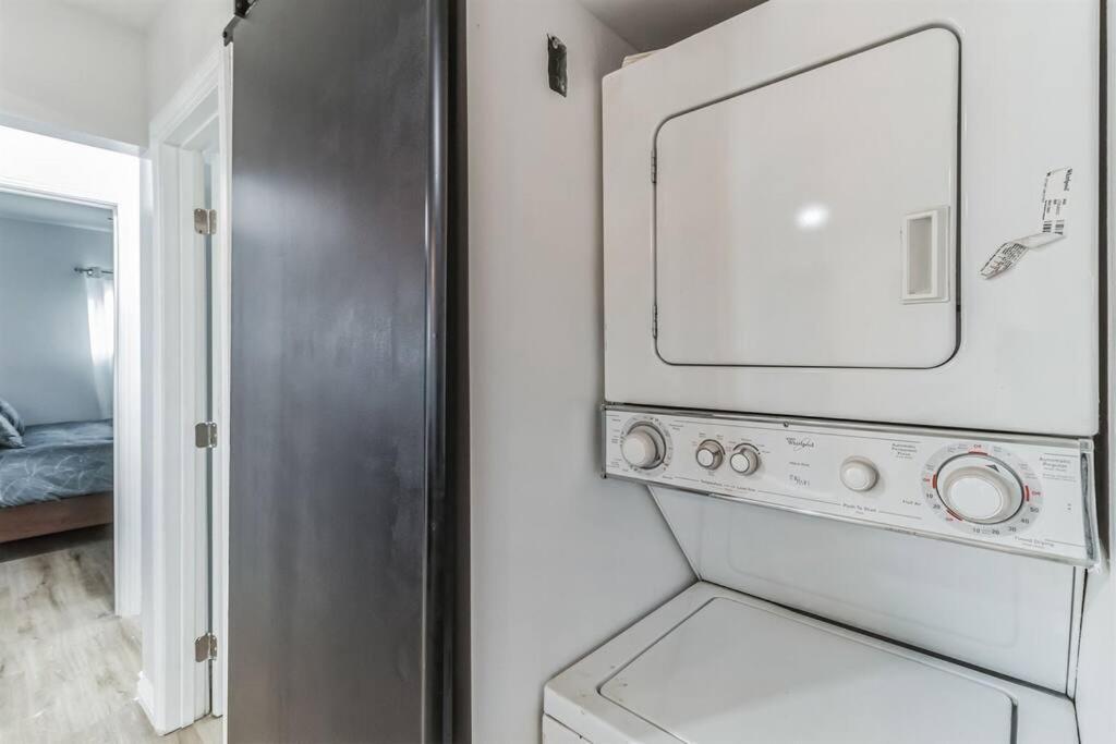 Modern City Ranch 3 Bdrm Family Home Access By Dirt Road Палмдейл Екстериор снимка