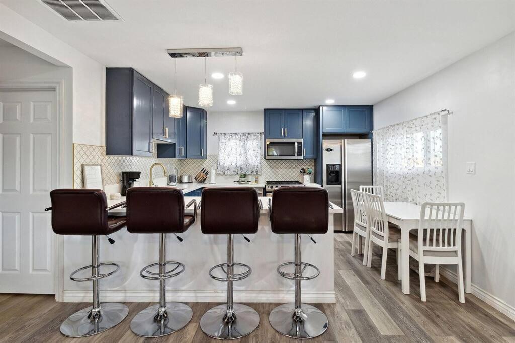 Modern City Ranch 3 Bdrm Family Home Access By Dirt Road Палмдейл Екстериор снимка