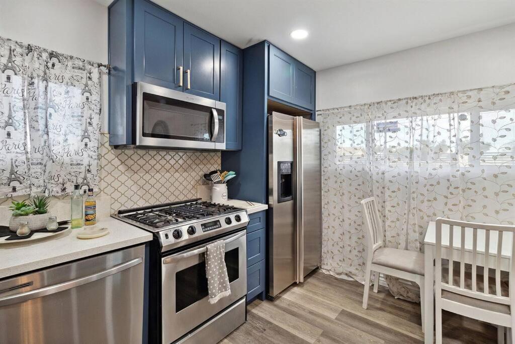 Modern City Ranch 3 Bdrm Family Home Access By Dirt Road Палмдейл Екстериор снимка